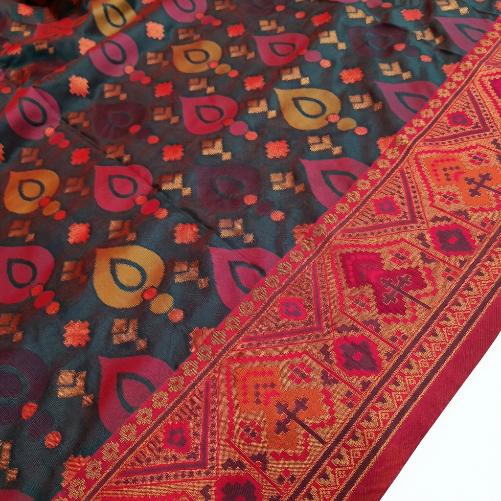 Charcoal Grey & Red Pochampally Ikkat Silk Saree