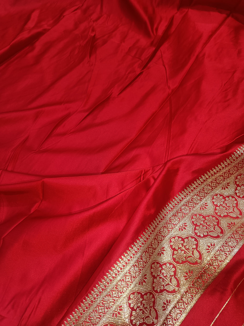 SP203 - Enchanting Red Tree Motif Banarasi Satin Silk Saree