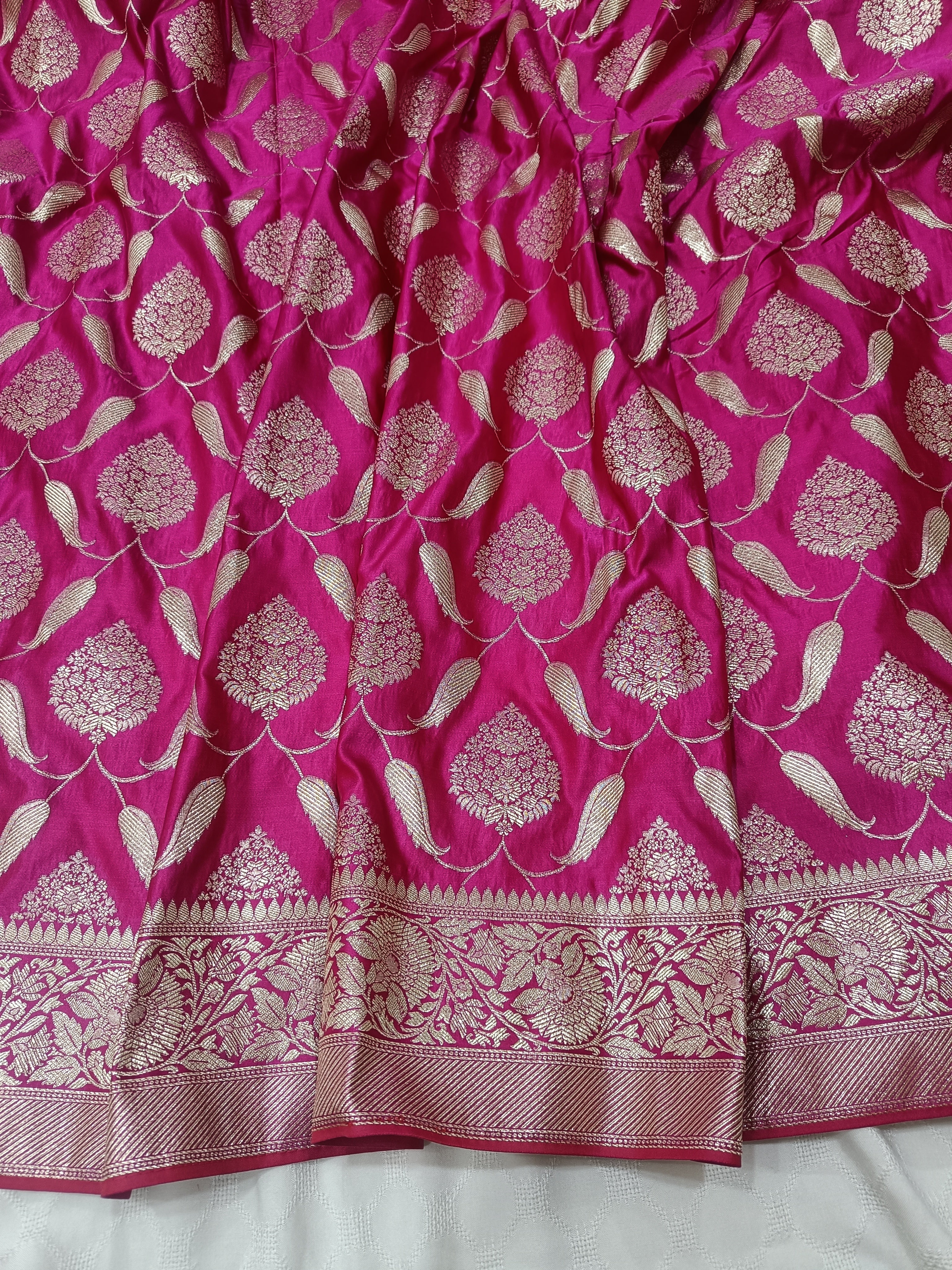 SP206 - Vivid Pink Paisley Leaf Banarasi Satin Silk Saree