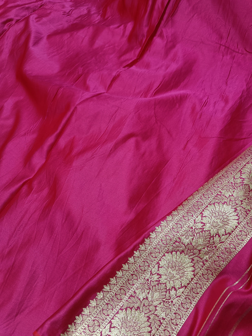 SP212 - Magenta Pink Scallop Geometric Banarasi Satin Silk Saree