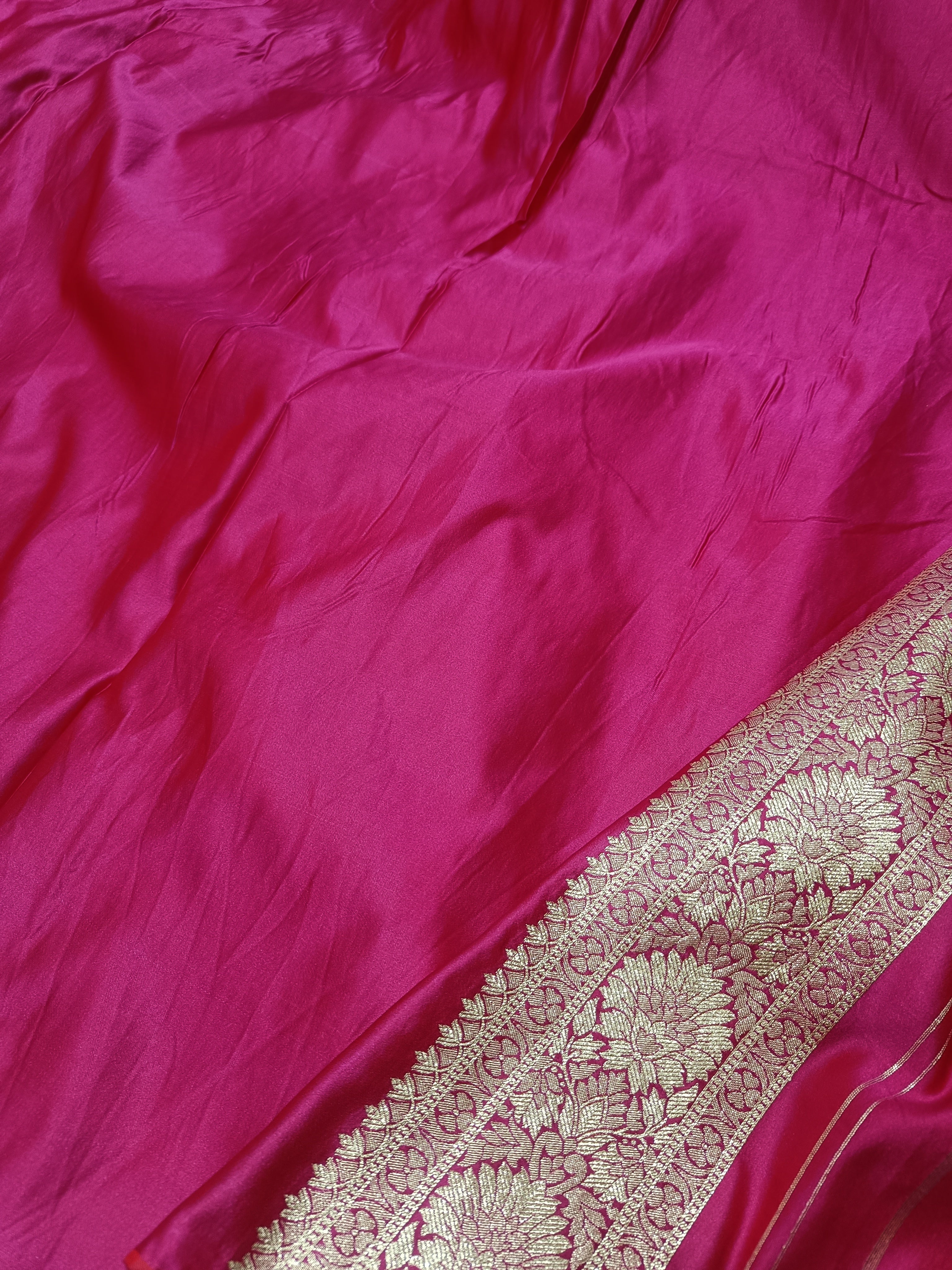 SP212 - Magenta Pink Scallop Geometric Banarasi Satin Silk Saree
