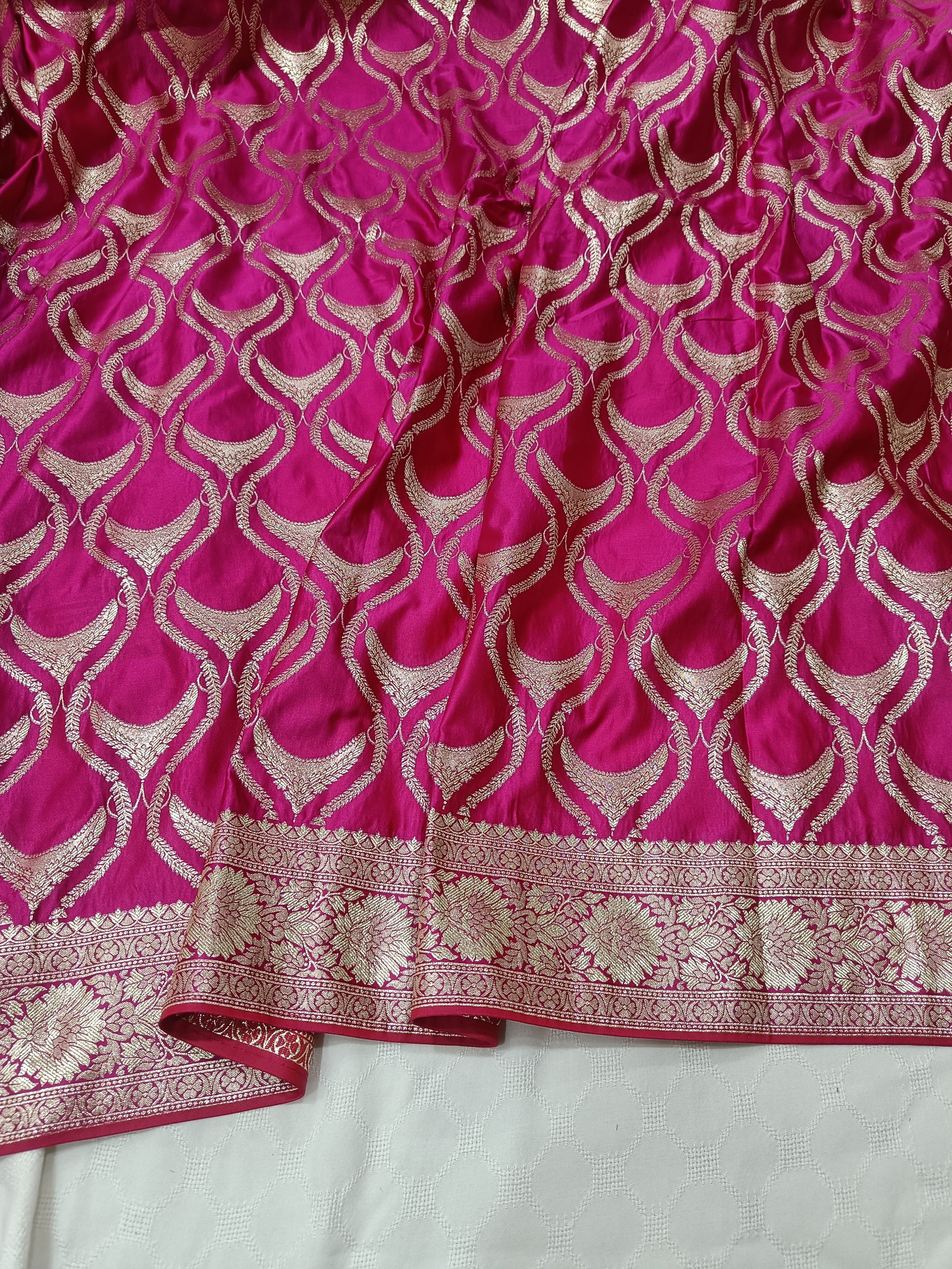 SP212 - Magenta Pink Scallop Geometric Banarasi Satin Silk Saree