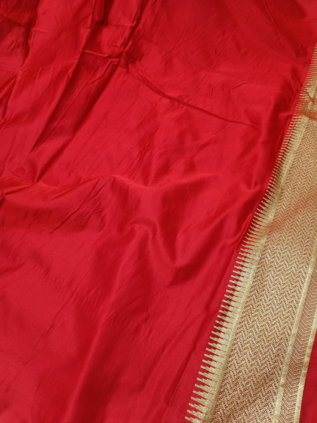 SP218 - Classic Red Tree Motif Banarasi Satin Silk Saree