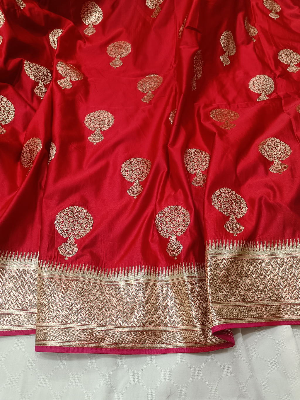 SP218 - Classic Red Tree Motif Banarasi Satin Silk Saree