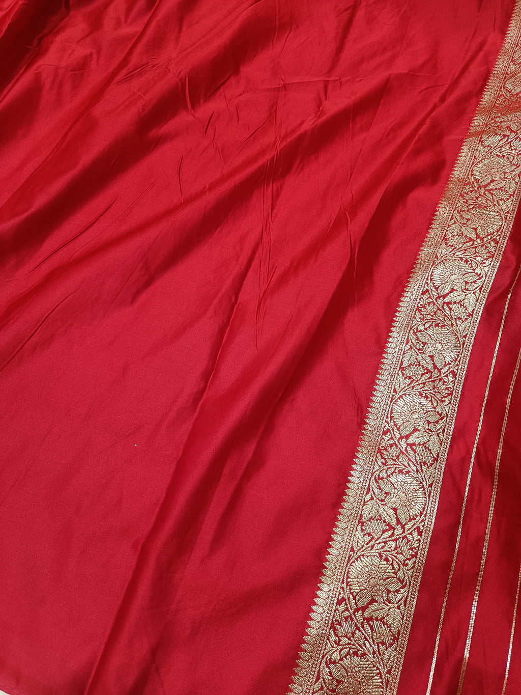 SP232 - Majestic Red Floral Vine Banarasi Satin Silk Saree